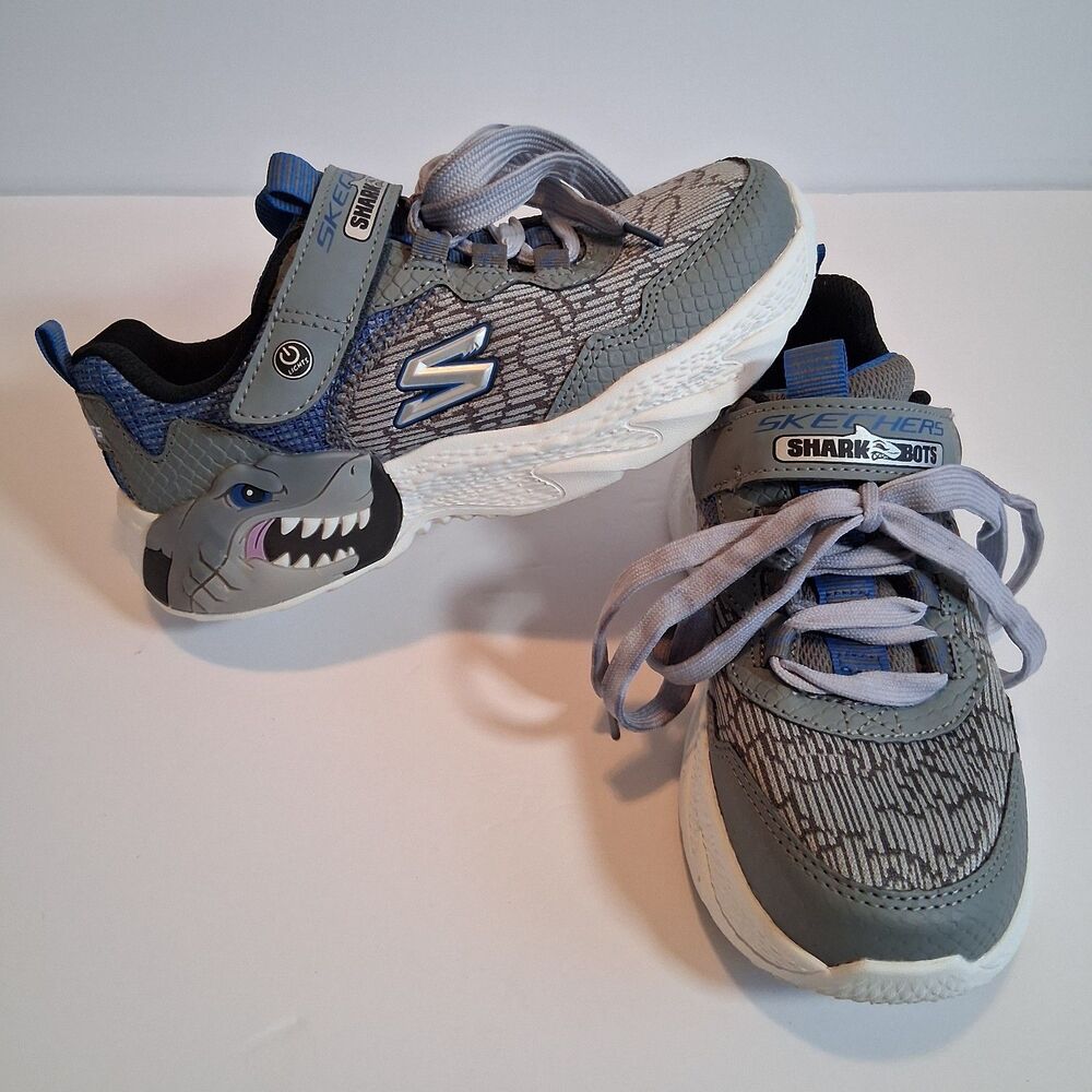 Skechers Creature Lights shark Bots light up Shoes kids size 2 Box
